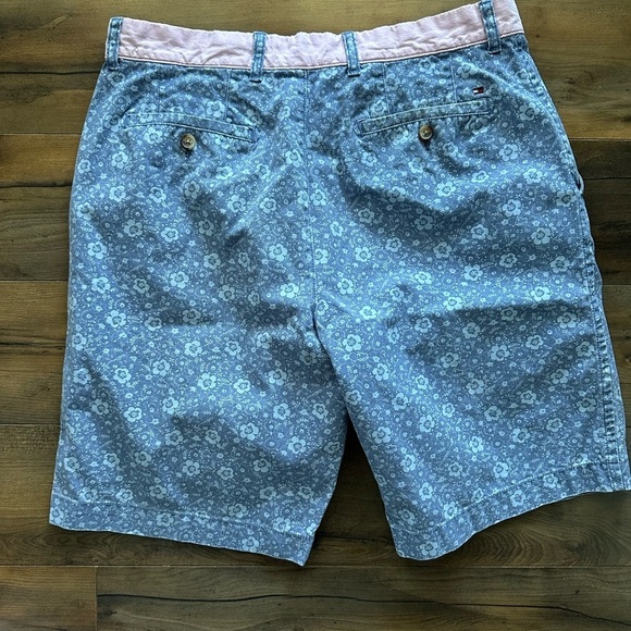 Tommy Hilfiger Blue Floral Chino Shorts | Size 33 - Picture 6 of 6